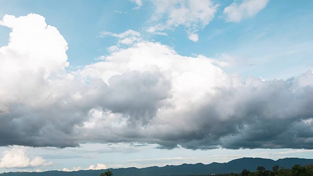 惊心动魄的暴风雨和云是移山视频素材