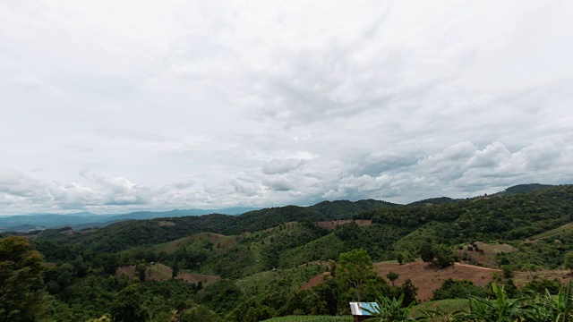 惊心动魄的暴风雨和云是移山视频素材