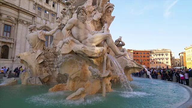 Fontana dei Quattro Fiumi是意大利罗马纳沃纳广场的一个喷泉视频素材