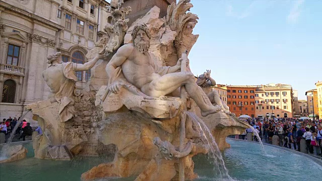 Fontana dei Quattro Fiumi是意大利罗马纳沃纳广场的一个喷泉视频素材