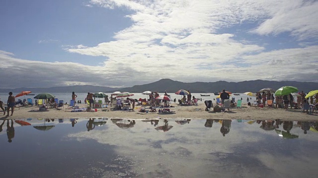 巴西弗洛里亚诺波利斯岛的福尔特海滩视频素材