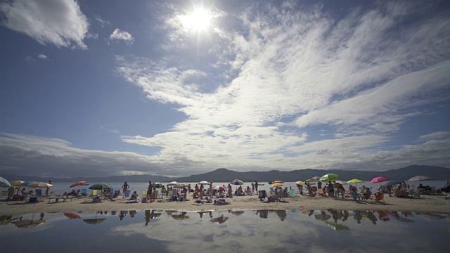 巴西弗洛里亚诺波利斯岛的福尔特海滩视频素材