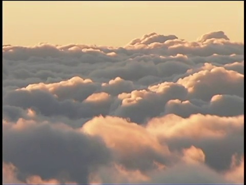 宁静的天空和云朵视频素材