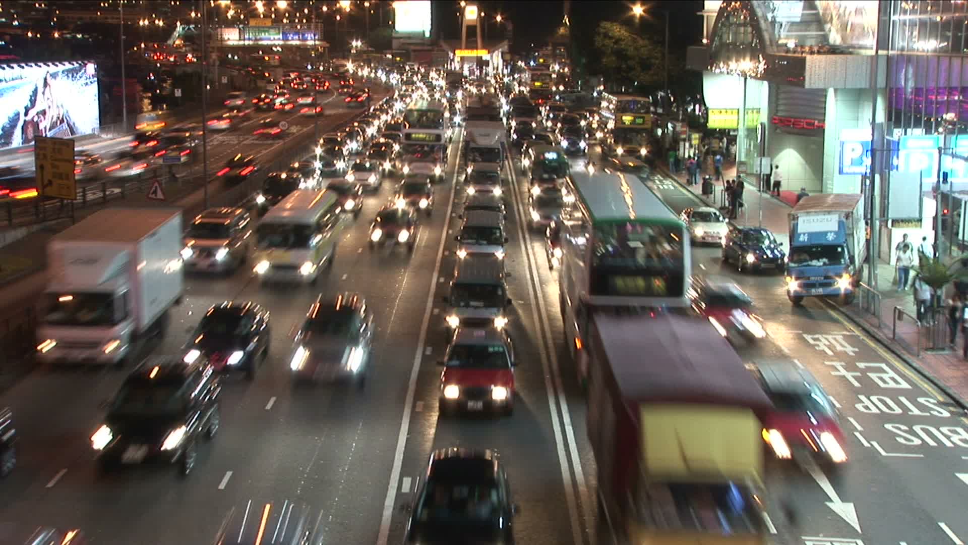 中国香港夜间交通情况视频素材