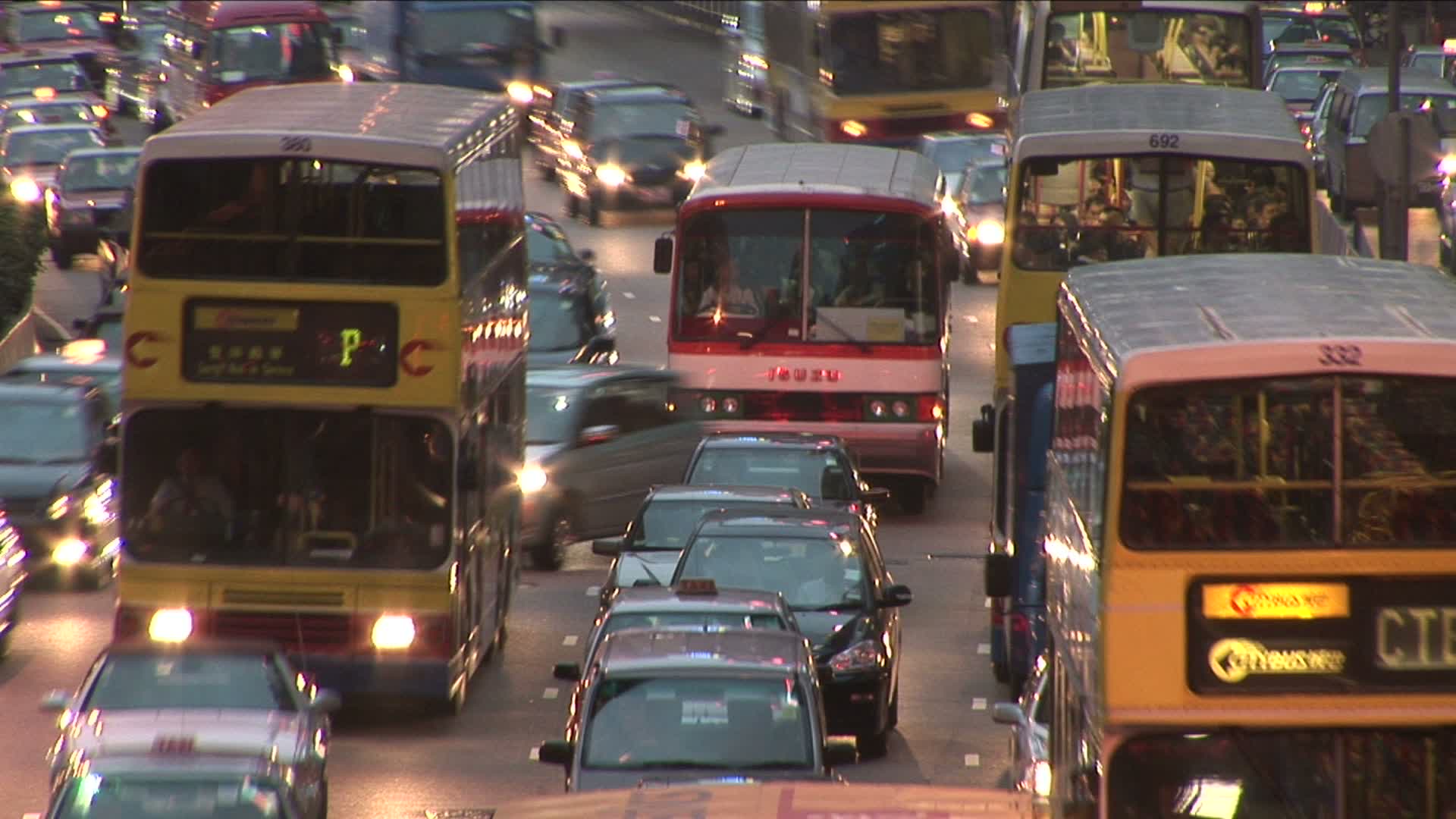 中国香港在神奇时刻的交通繁忙景象视频素材