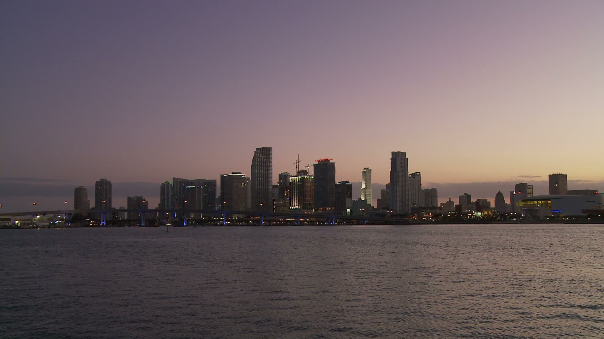 美国麦克阿瑟大桥的远景视频素材