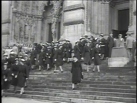 1945年4月23日，美国纽约，复活节，蒙太奇波浪离开圣约翰大教堂视频素材