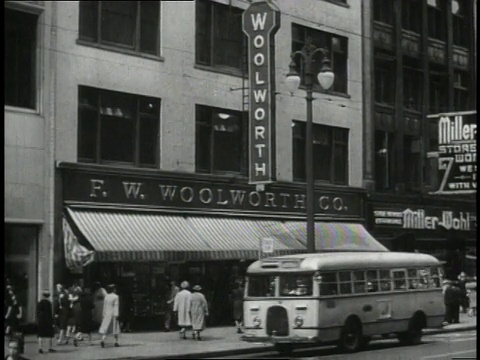 1940蒙太奇店面，包括伍尔沃斯，弗洛斯海姆和A&P超市/美国视频素材