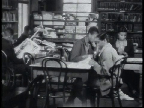 1940蒙太奇学生在图书馆阅读/阿拉巴马，美国视频素材