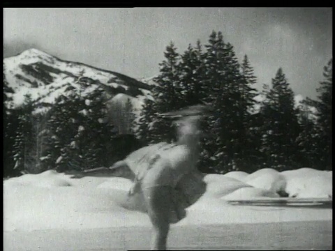 1948年蒙太奇女孩花样滑冰户外/美国视频素材