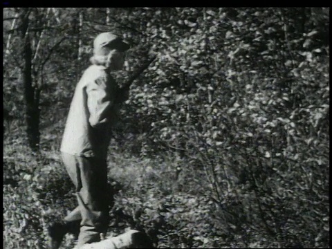 1948年蒙太奇女子猎鸟/美国视频素材