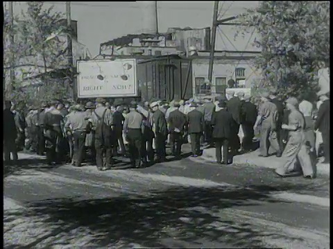 1932年10月3日，蒙太奇工人在美国工厂外集会视频素材