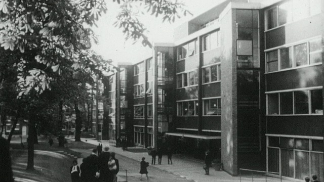 1962年，蒙太奇学生在荷兰公园学校/肯辛顿，英国伦敦视频素材