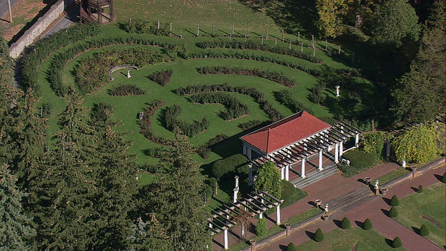 Sonnenburg Mansion / Canandaigua的空中藤架和花园，纽约，美国视频素材