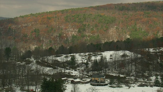 空中雪在山区，森林景观/纽约，美国视频素材