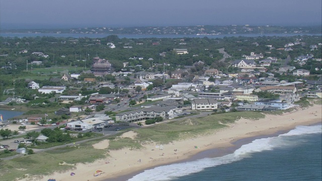 美国纽约海岸海滨社区的空中住宅视频素材