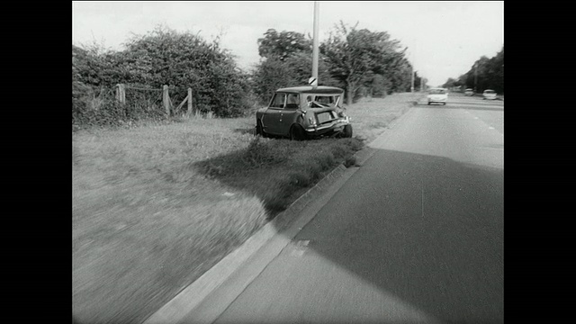 蒙太奇男子快速驾驶和超过汽车在道路上/英国视频素材