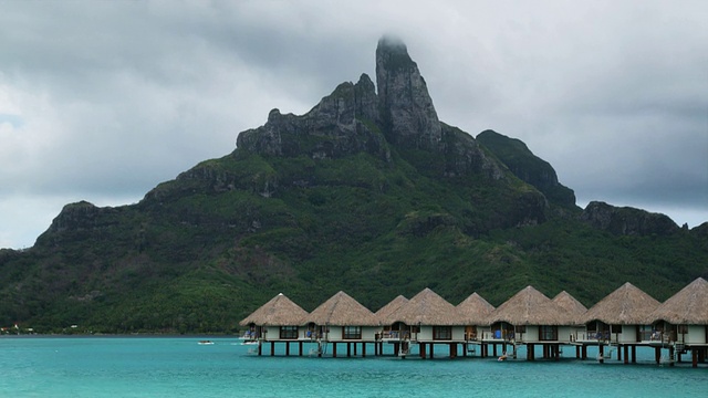 水上的小屋视频素材