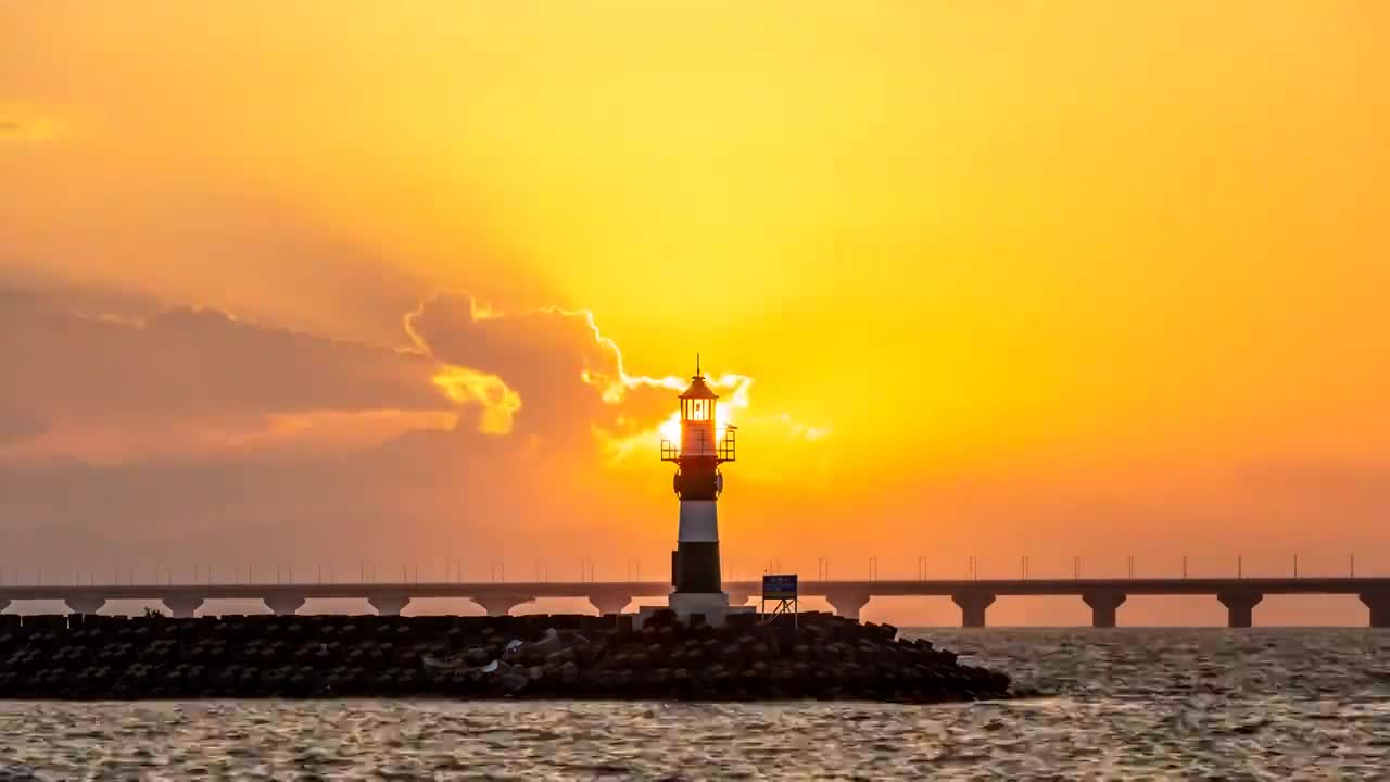 延时摄影珠海市九洲港码头灯塔城市景观晨曦风光视频素材