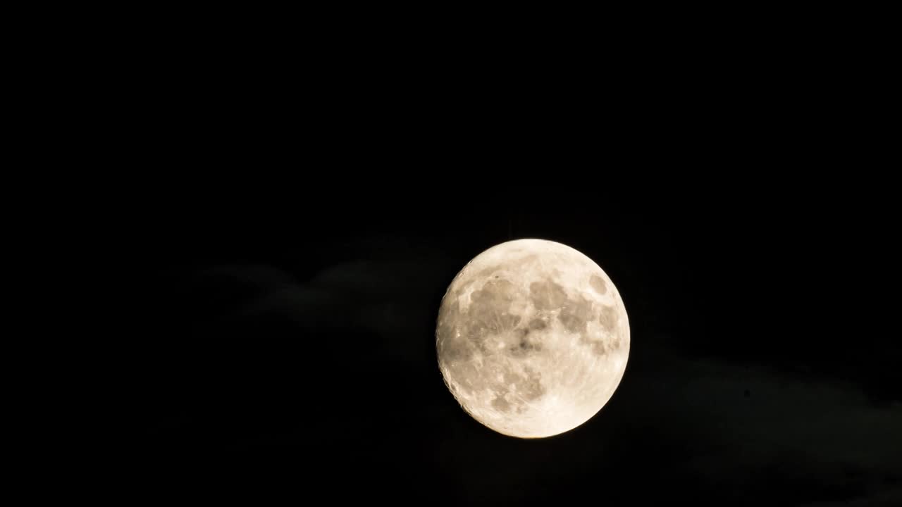 10K黑夜月亮升起中秋团圆月亮大特写月亮视频素材