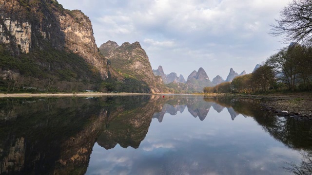 夕阳西下的漓江河湾视频素材