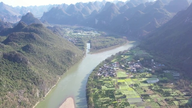 漓江两岸的山和田视频素材