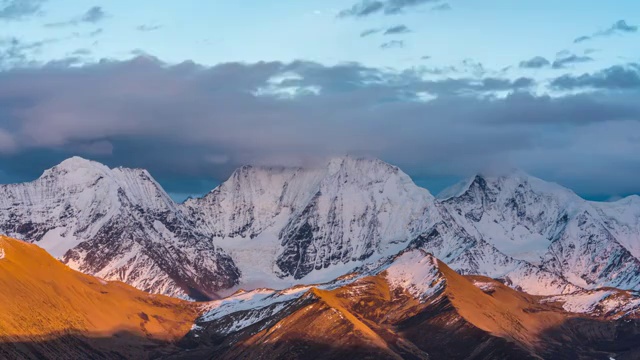 4K延时摄影 雪山云海日落火烧云日转夜视频视频素材