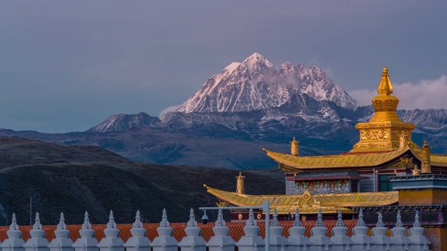 4K30P延时摄影 塔公寺前景雪山日落变化视频视频素材