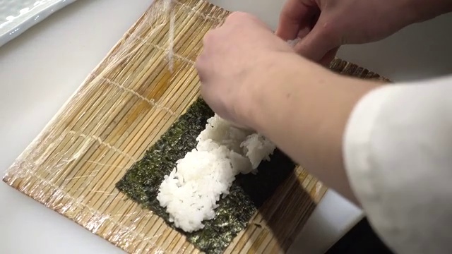 日本料理制作寿司卷视频下载