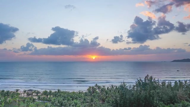 三亚海棠湾海边椰林海上日出视频下载