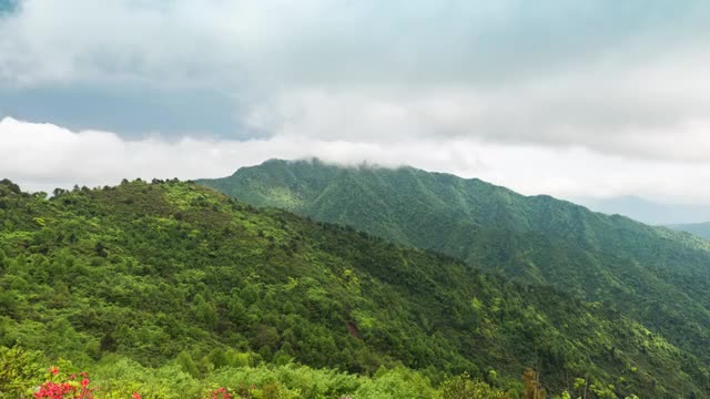 高山上的风云变幻视频素材