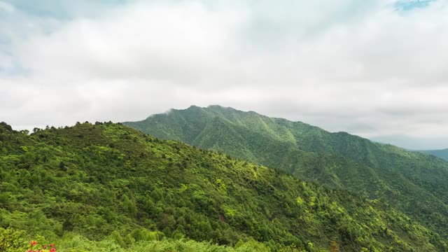 高山上的风云变幻视频素材