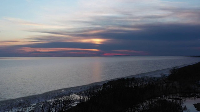 中俄界湖兴凯湖融化期夕阳西下湖岸风光视频素材