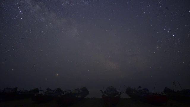 黑龙江鸡西：中俄界湖兴凯湖渔船与星空延时视频视频素材