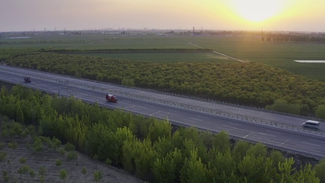 傍晚高速公路航拍视频下载