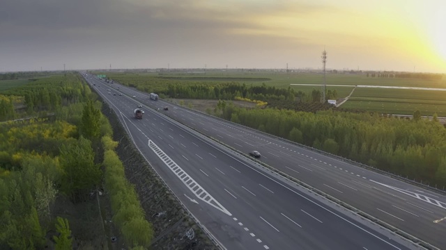 傍晚高速公路航拍视频下载