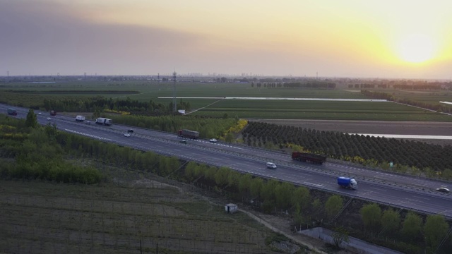 傍晚高速公路航拍视频下载