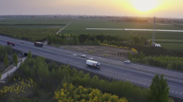 傍晚高速公路航拍视频下载