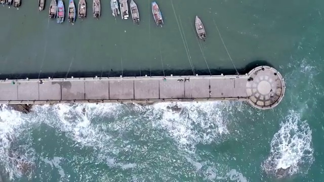 海浪大坝视频素材