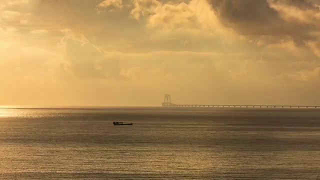 广东珠海 港珠澳大桥海上日出视频素材