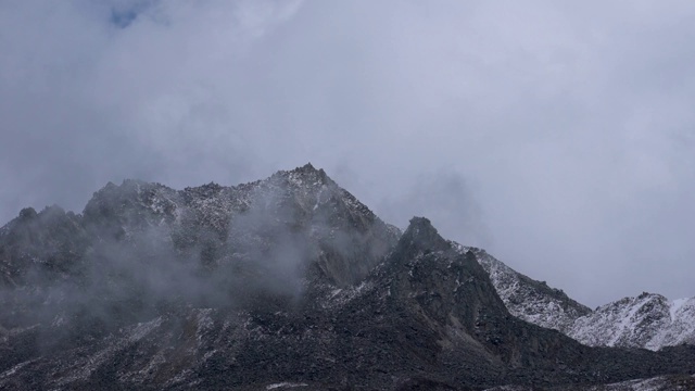 折多山上的山峰视频素材