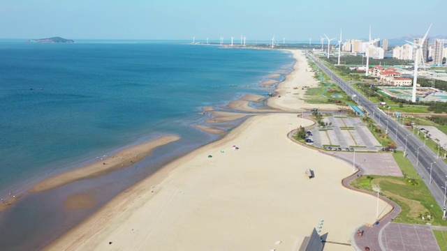 山东威海夏季的海水浴场 那香海钻石沙滩浴场 荣成视频素材