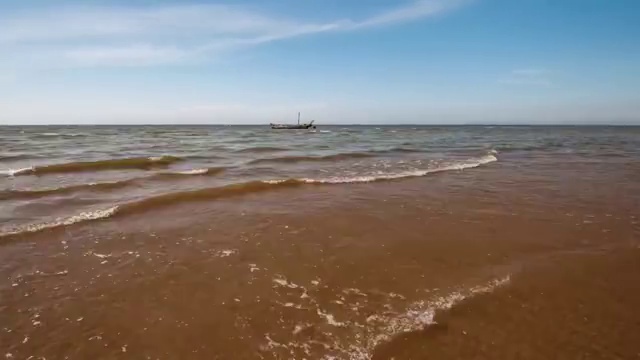 中国辽宁大连夏家河海岸退潮赶海视频素材