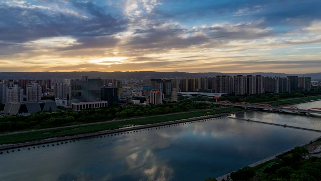 太原市漪汾桥日落火烧云延时视频素材