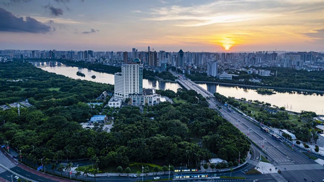 南宁城市天际线日转夜延时视频素材