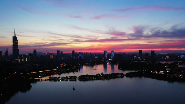 夏季南京玄武湖和南京城市夜景风光航拍视频素材