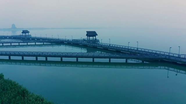 清晨的苏州园区阳澄湖畔视频素材