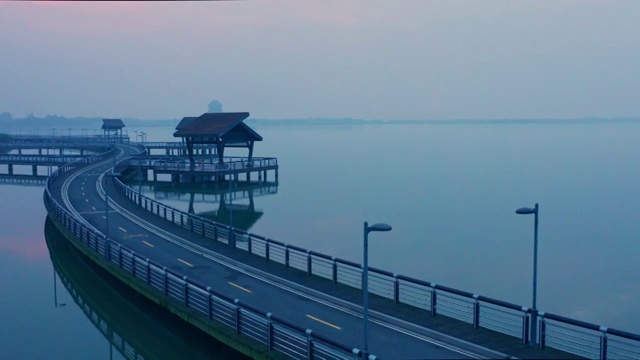 清晨的苏州园区阳澄湖畔视频素材