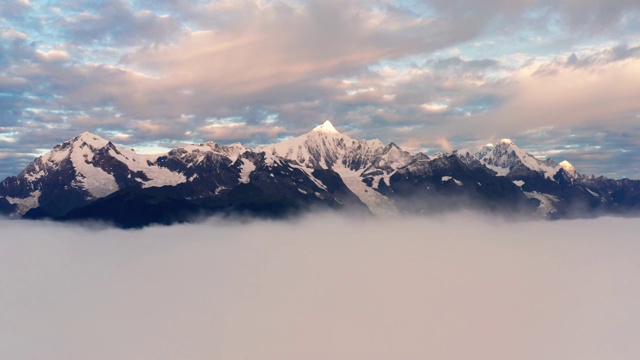 云南梅丽雪山航拍自然风光视频素材