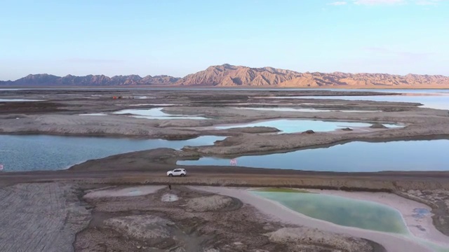 青海省柴达木盆地大柴旦翡翠湖航拍风光视频素材